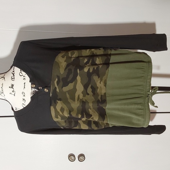 No Boundaries Tops - No Boundaries- Womens Black/Green Camo Top Adjustable Waist New Sz.XXL